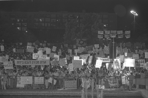 הציבור דרש חקירה; "הפגנת ה-400 אלף" בכיכר בת"א. צילום: מיקי שוביץ, לע"מ